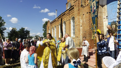 Верхнемамонский Свято-Митрофановский храм отпраздновал престольный праздник