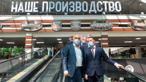 Зампред Госдумы Алексей Гордеев посетил Центральный рынок Воронежа
