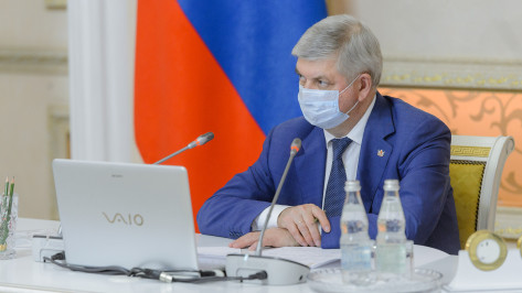 Воронежский губернатор потребовал от ТЦ не создавать очереди при проверке QR-кода