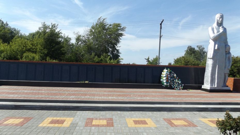 В лискинском селе отремонтировали мемориал памяти павших сельчан