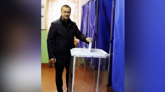 Глава Бутурлиновского района Юрий Матузов проголосовал на выборах Президента РФ