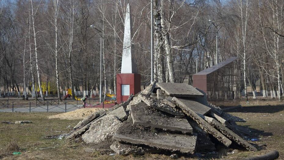 Прокуратура нашла в семилукском поселке бесхозный памятник