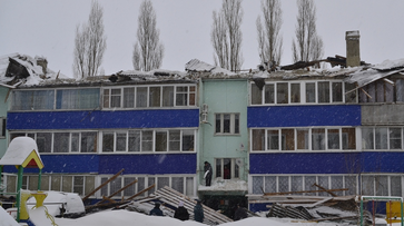 В райцентре Воронежской области под тяжестью снега обрушилась крыша 3-этажного дома
