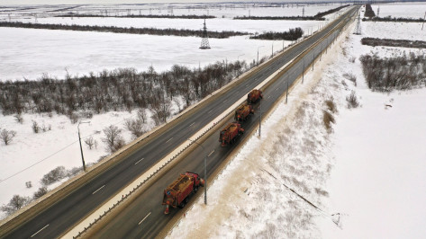Дорожники отчитались о борьбе со снегом на трассах в Воронежской области