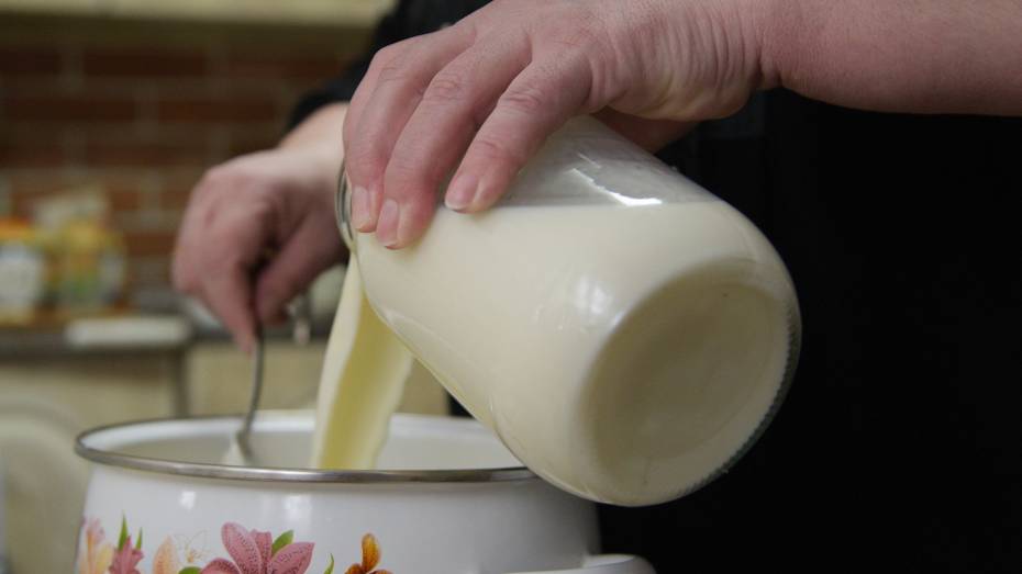 Воронежских школьников могли поить непроверенным молоком