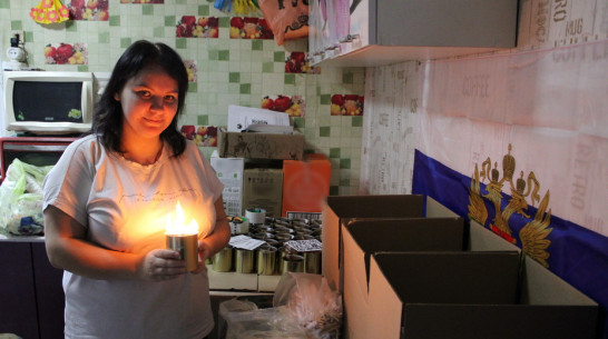 Волонтеры из верхнемамонского села Приречное изготовили для бойцов СВО 2 тыс блиндажных свечей