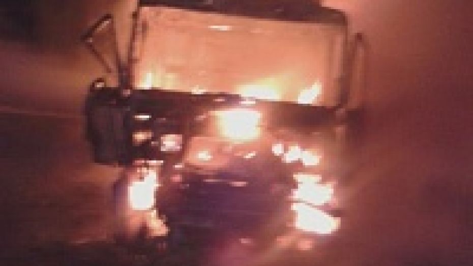На трассе в Бобровском районе сгорел грузовик МАН