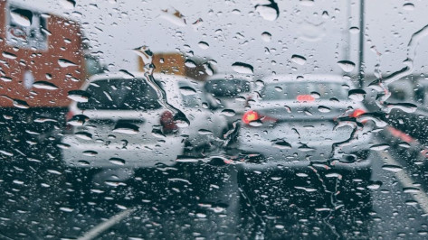 Дождь спровоцировал в Воронеже утренние 8-балльные пробки