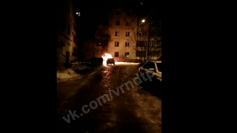 Возгорание Audi Q7 на Юлюса Янониса в Воронеже попало на видео