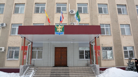 Депутаты приняли отставку главы администрации Поворинского района 