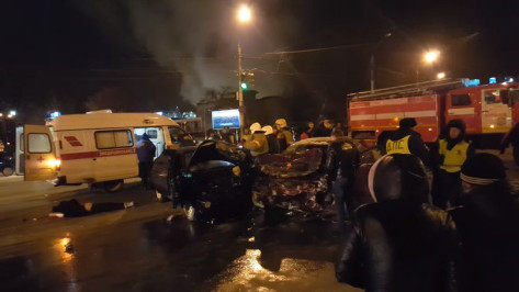 В сети появилось видео ДТП с двумя погибшими на улице Лебедева в Воронеже
