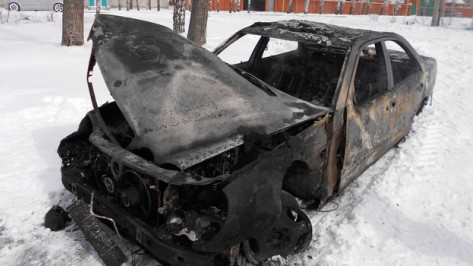 В Рамонском районе при проведении ремонтных работ дотла сгорел автомобиль
