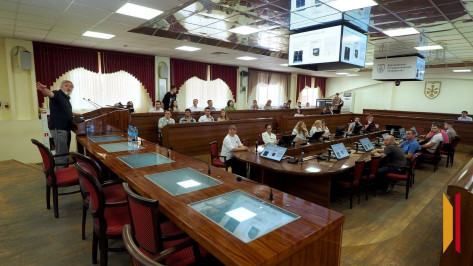 «Нейросети — не интеллект, а инструмент»: в Воронеже прошла лекция КиберДеда о безопасности в эпоху ИИ и цифровой турбулентности