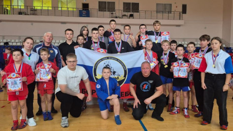 Самбисты из Борисоглебска взяли 52 медали на межрегиональном турнире в Поворино