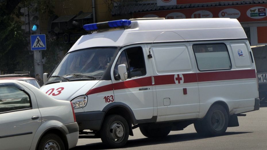В массовом ДТП под Воронежем пострадала 22-летняя девушка