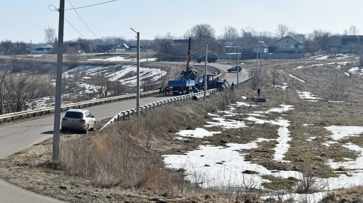 В Грибановке сделали водослив на дамбе в микрорайоне Заречье