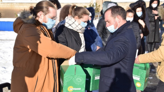 Врачи Кантемировской больницы получили чайные наборы