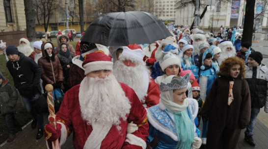 Деды Морозы Воронежа: «Мы заколдуем доллар, и он станет меньше рубля!»