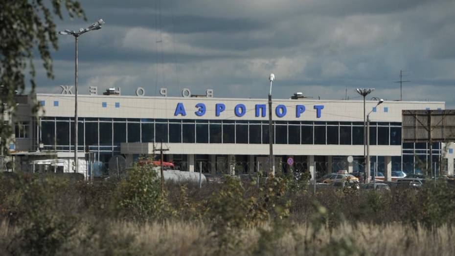 Воронежец устроил скандал в самолете из-за запрета на алкоголь