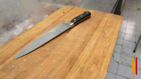 Жительница Воронежской области из-за ревности зарезала сожителя ножом