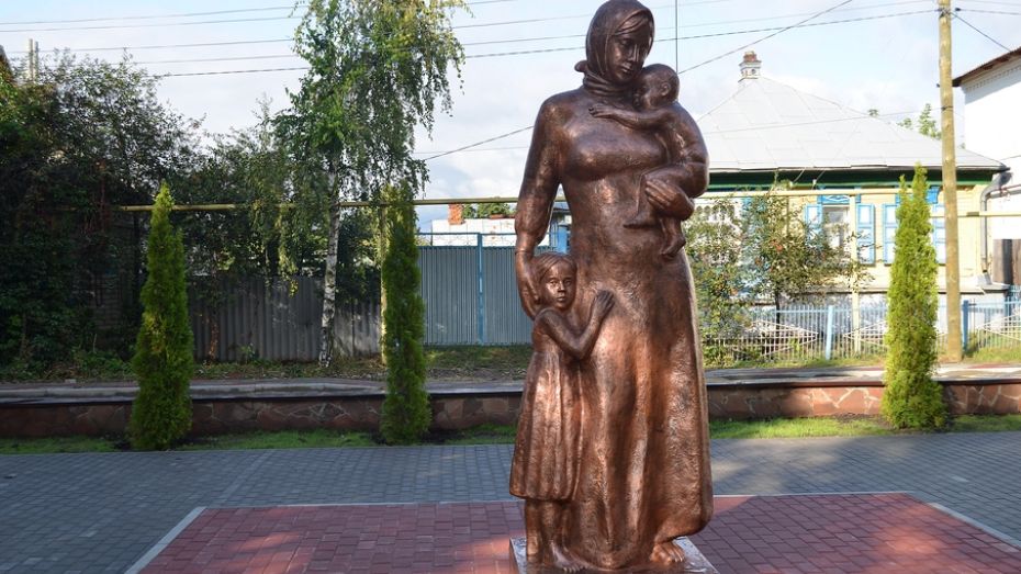 В Воронежской области поставили памятник Женщине-матери