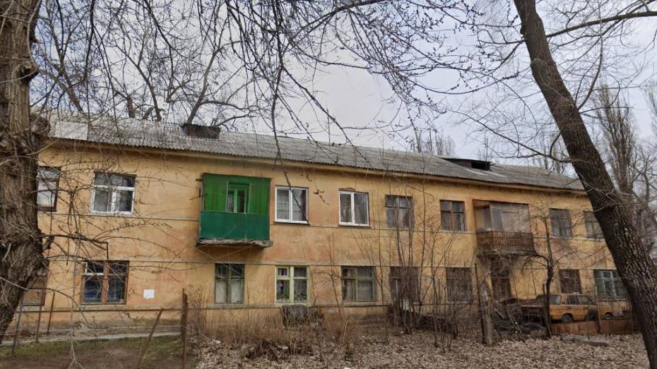 Потолок рухнул в квартире многодетной семьи в Воронеже