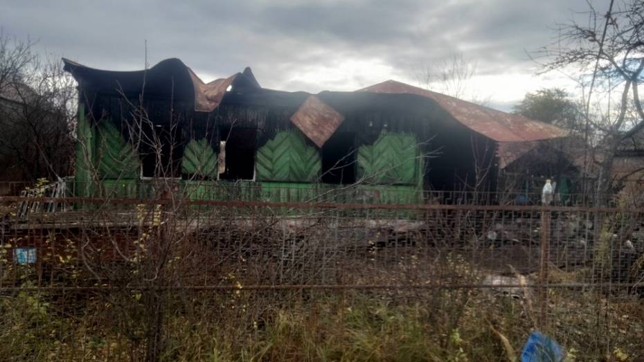В верхнехавском поселке Подлесный при ночном пожаре погиб 62-летний воронежец