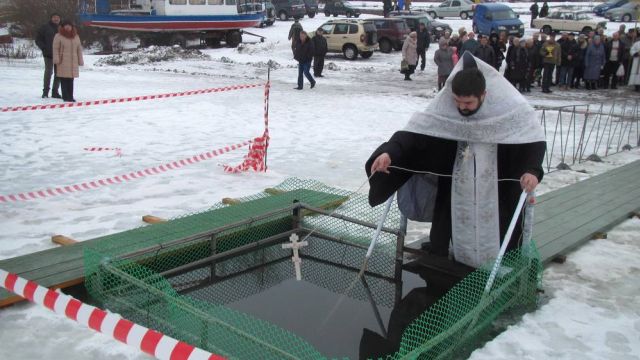В Павловске на реке Дон освятили воду