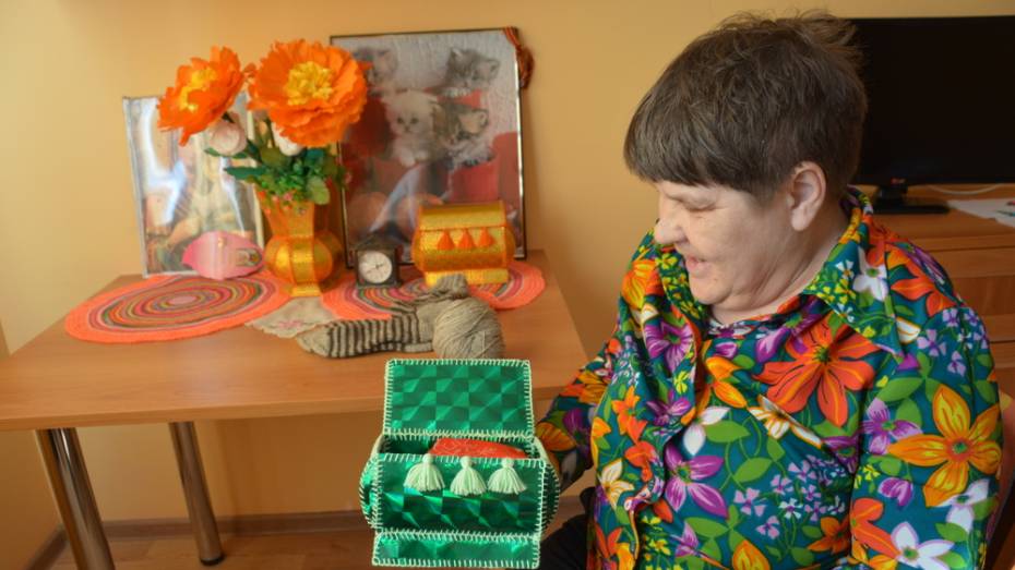 Кантемировцев пригласили на выставку работ постояльцев пансионата для пожилых и инвалидов