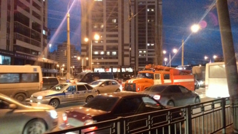 В центре Воронежа в ДТП попала ехавшая на вызов пожарная машина