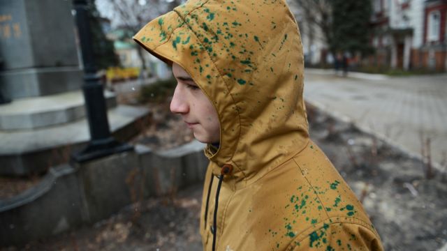 Очевидцы: «Участников воронежского митинга памяти Немцова забросали яйцами»