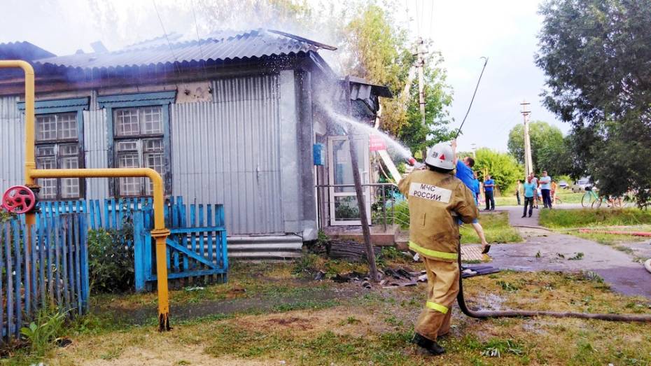 В Грибановке сгорело здание почты