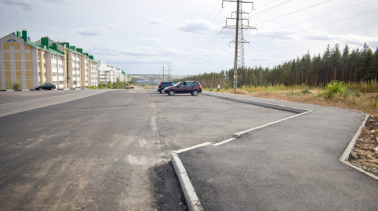 В Лисках построили дополнительные тротуар и автостоянку возле лыжероллерной трассы