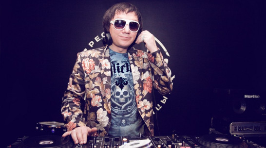 Шоумен из Воронежа Михаил Гребенщиков посвятил песню ветеранам