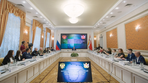 Воронежский губернатор наградил школьников, спасших мальчика из ямы с холодной водой