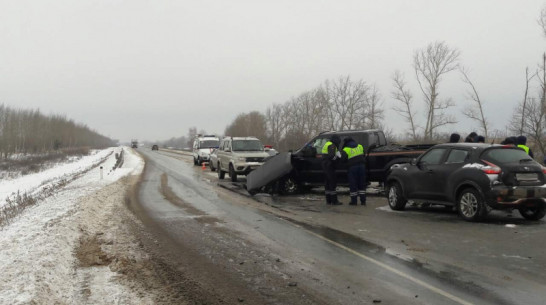 В массовом ДТП на выезде из Воронежа 3 человека погибли и 5 пострадали