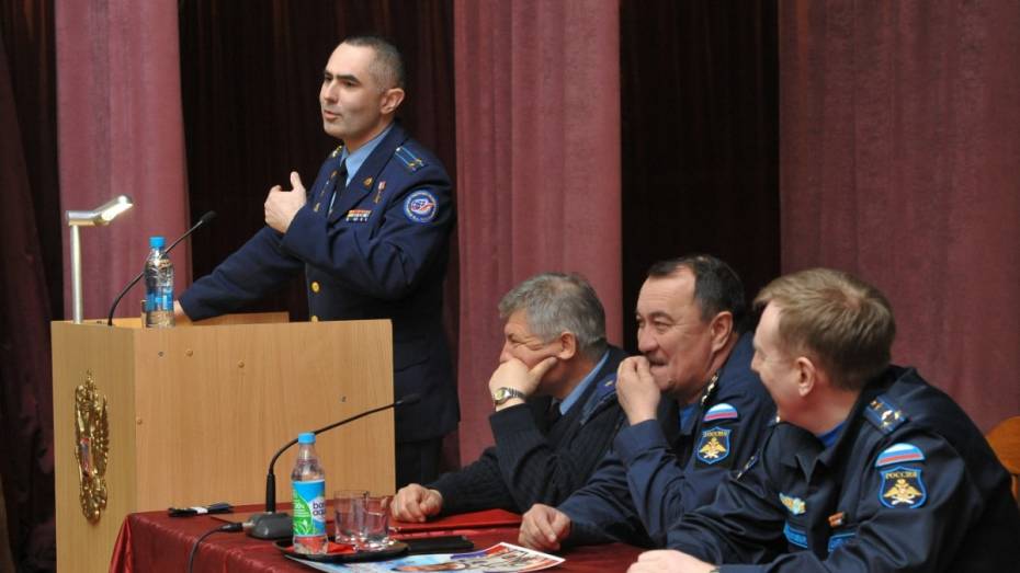 Воронежские офицеры расспросили космонавта Тарелкина о мужском одиночестве на МКС