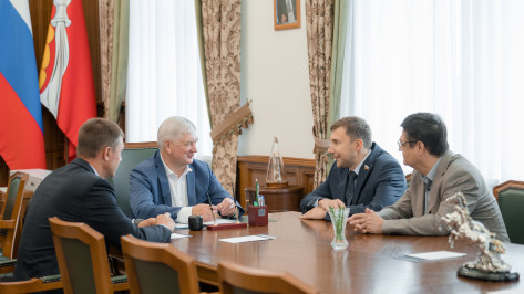 Губернатор Александр Гусев обсудил с гроссмейстером Сергеем Карякиным развитие шахматных проектов в Воронежской области