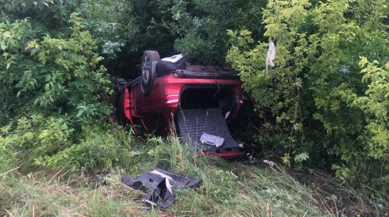 В Рамонском районе «Лада Веста» перевернулась после столкновения с грузовиком: ее водитель в больнице