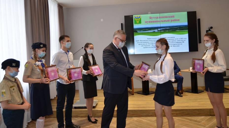 Одаренных детей наградили в Воронежской области