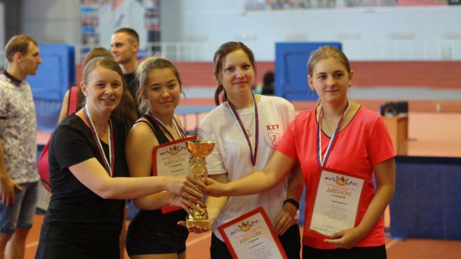 Хохольская женская сборная победила в областной спартакиаде по настольному теннису