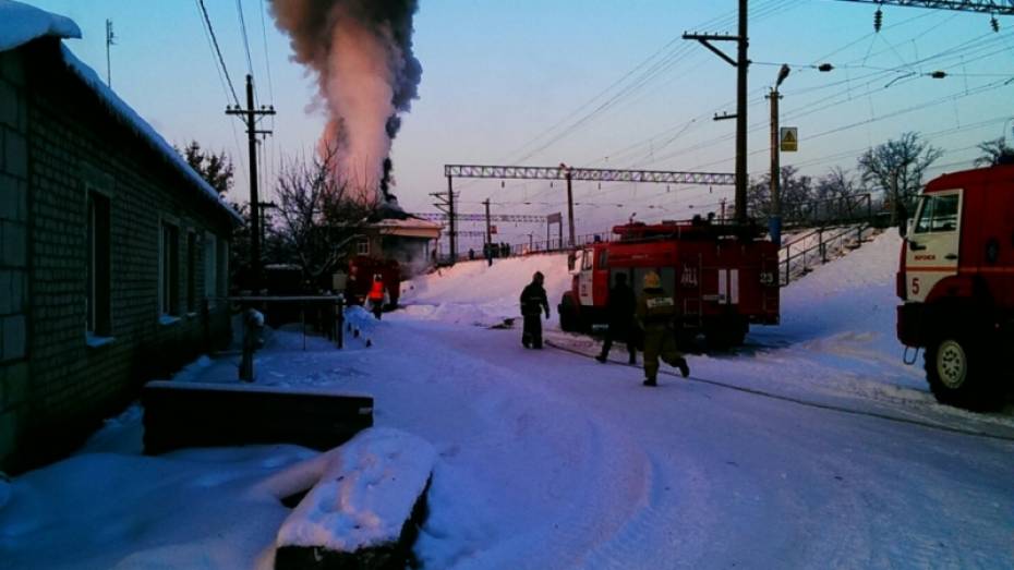 В Воронежской области загорелся железнодорожный вокзал на станции Тресвятская