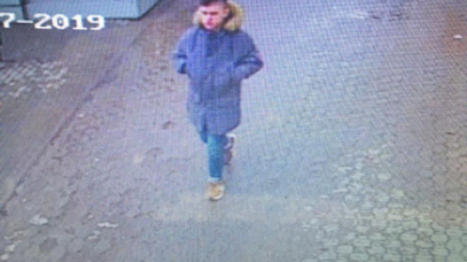 Полиция дала ориентировку на сбытчика фальшивых купюр в Воронеже