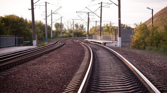 Очевидцы: поезд насмерть сбил женщину в Воронежской области