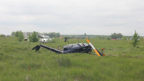 В Воронежской области вертолет Robinson R44 cовершил жесткую посадку