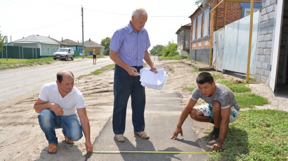 В богучарском селе завершили строительство двухкилометрового тротуара 