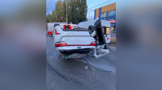 В Воронеже появилось видео жесткого столкновения Hyundai и Kia Rio на Ленинском проспекте