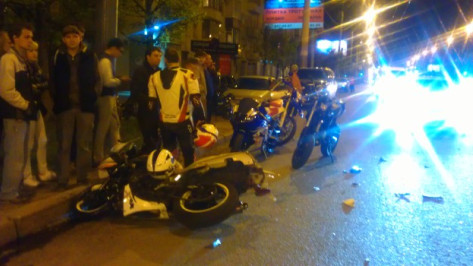 ДТП на Московском проспекте: БМВ сбил мотоциклиста, байкера увезли на «скорой»
