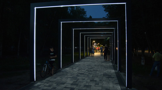 Арт-объект в виде световых арок появился в Россоши на улице Простеева