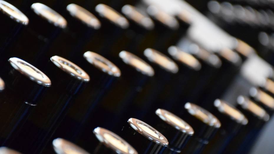 Житель Новохоперского района хранил дома немаркированный алкоголь и табак на почти 10 млн рублей